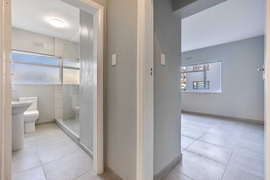 1 Bedroom Property for Sale in Sea Point Western Cape